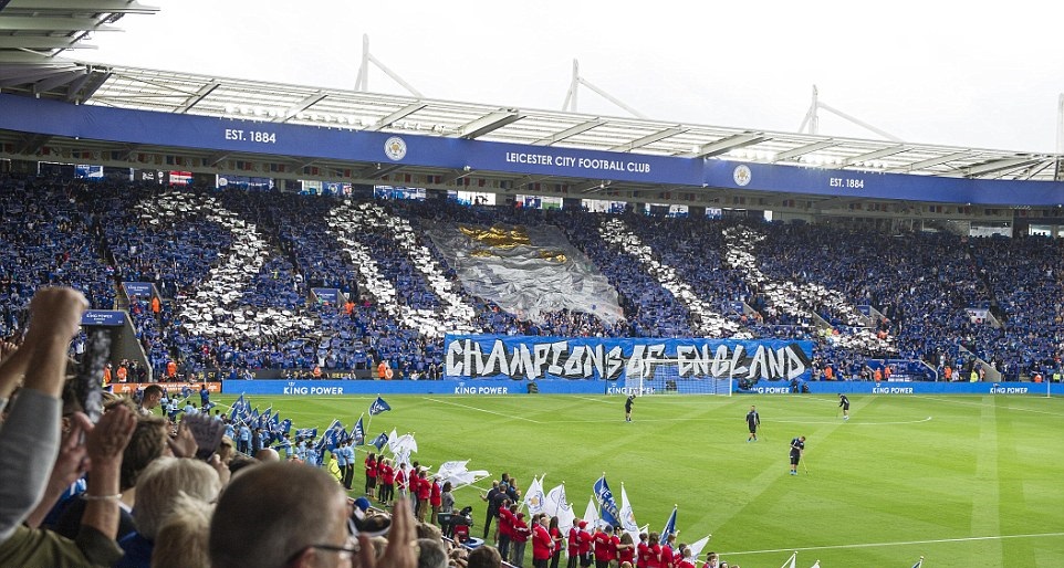 NHM Leicester City phủ kín khán đài trong trận đầu tiên của mùa giải mới diễn ra trên sân King Power. Ảnh: Internet.