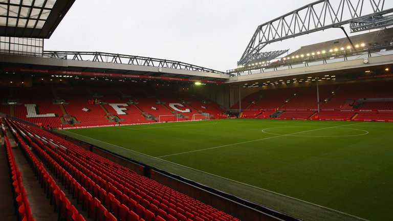 9. Anfield (Liverpool, Anh). Sức chứa 54.167 chỗ ngồi, mở cửa từ năm 1884 và là lãnh địa của Everton giai đoạn 1884-1892, sau đó chính thức là sân nhà của Liverpool từ năm 1892 đến nay. Ảnh: Internet.