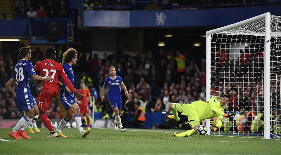 Nhưng hàng thủ Chelsea tiếp tục chơi tệ, rất may là không có bàn thắng nào được ghi. Ảnh: Internet.