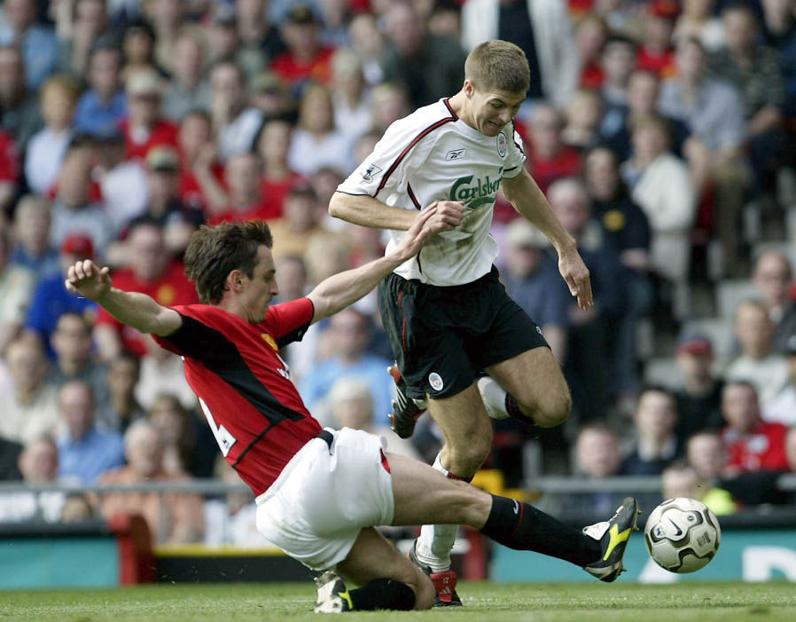 Cánh phải: Steven Gerrard. Ảnh: Internet.