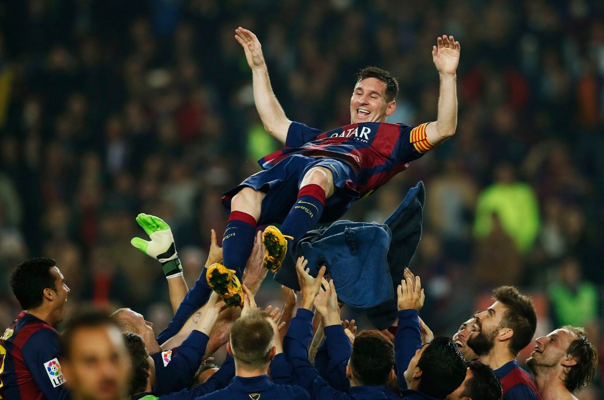 27. Hat-trick vào lưới Sevilla (La Liga mùa giải 2014/15), kết quả Barca thắng đậm 5-1, 3 bàn thắng này cũng giúp Messi trở thành chân sút vĩ đại nhất La Liga thời điểm đó. Ảnh: Internet.