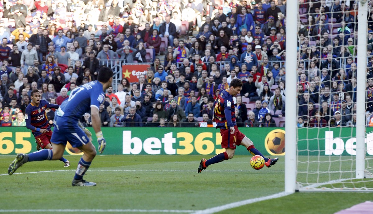 33. Hat-trick vào lưới Granada (La Liga mùa giải 2015/16), Barca thắng 4-0. Ảnh: Internet.