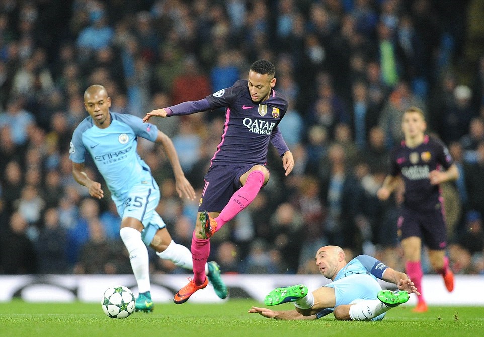 Barca cố gắng tìm bàn gỡ nhưng bất thành. Ảnh: Internet.