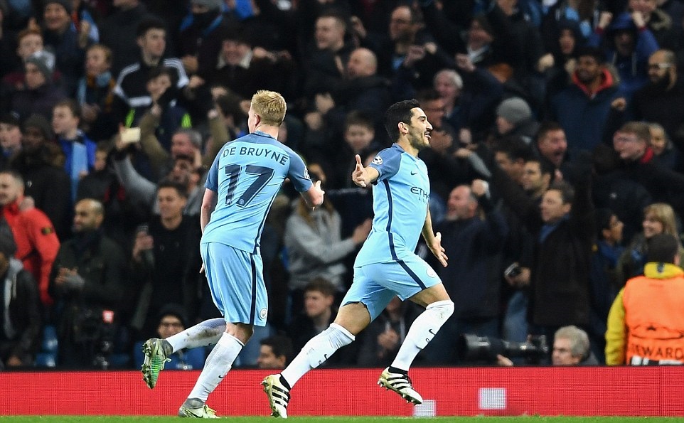 Nhưng Man City không cần quả penalty đó, Gundogan tiếp tục có bàn thắng thứ hai cho mình. Ảnh: Internet.