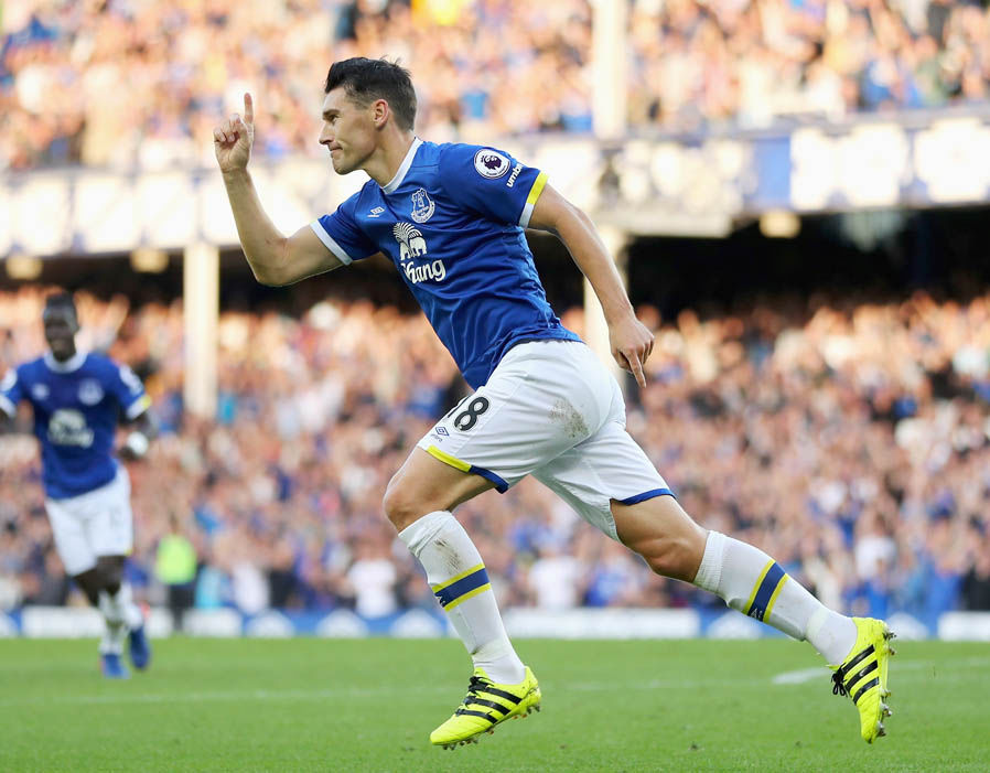 Gareth Barry - Bị phạm lỗi 21 lần. Ảnh: Internet.