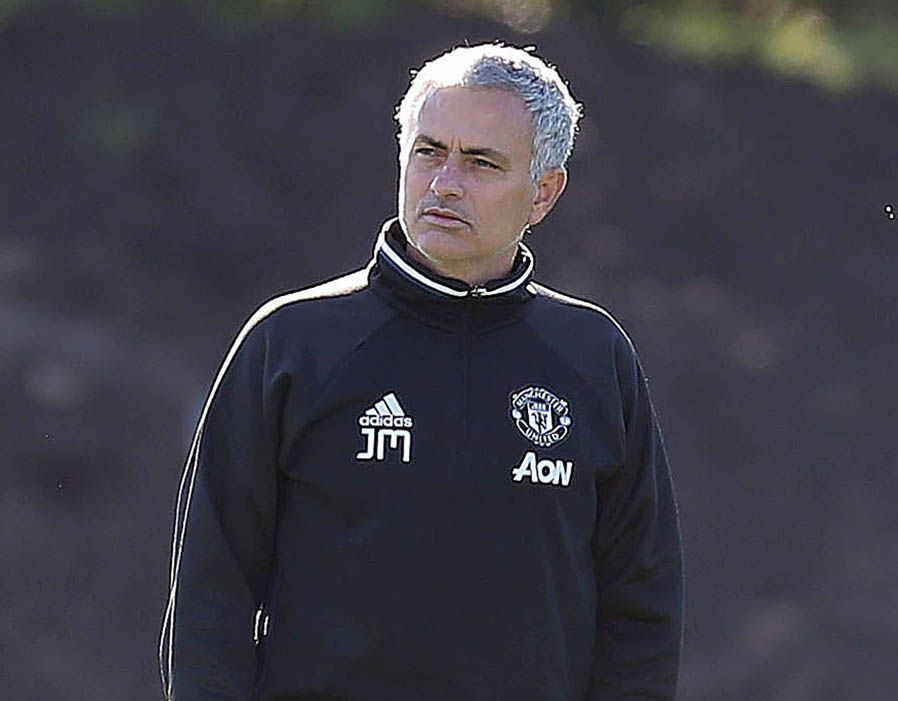 Jose Mourinho đang mất khá nhiều cầu thủ trong giai đoạn này. Ảnh: Internet.