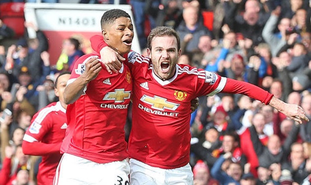 Rashford lập cú đúp trong trận ra mắt Ngoại hạng Anh. Ảnh: Express.