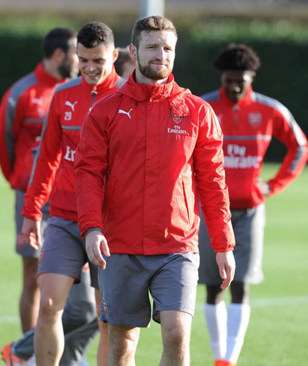 Trung vệ Mustafi lại có dịp chứng tỏ tài năng như trong trận gặp Chelsea. Ảnh: Express.