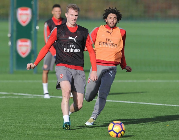 Arsenal đang đứng thứ 4 ở Ngoại hạng Anh. Ảnh: Express.