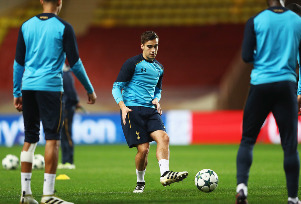 Sao trẻ Harry Winks tích cực tập luyện. Ảnh: Zimbio.