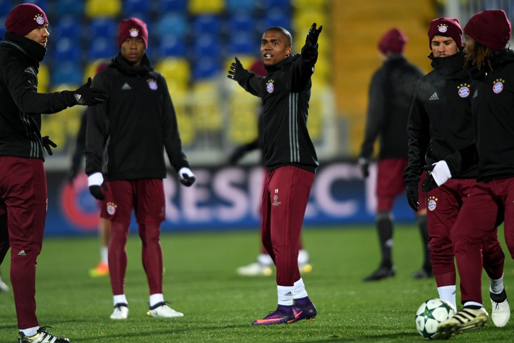 Buổi tập diễn ra nhanh chóng trên sân Rostov-on-Don's Olimp 2. Ảnh: Zimbio.