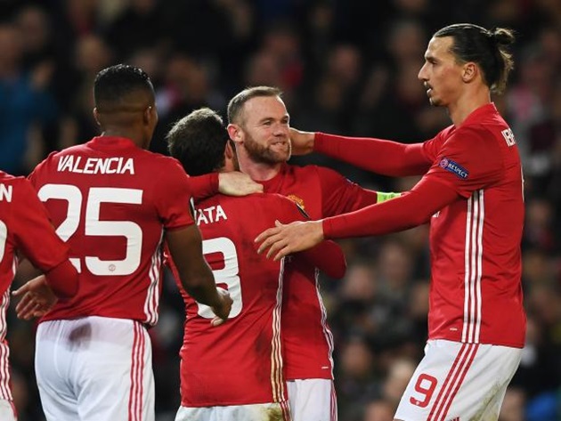 Rooney tỏa sáng trong trận đấu với Feyenoord.