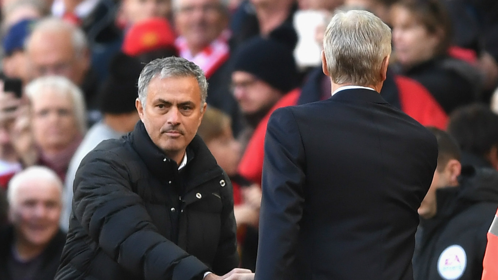 Mourinho và Wenger là kẻ thù của nhau. Ảnh: Goal.