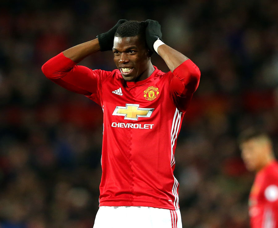 Pogba hay nhất trận, nhưng kết quả chẳng khiến anh vui chút nào. Ảnh: Daily Star.