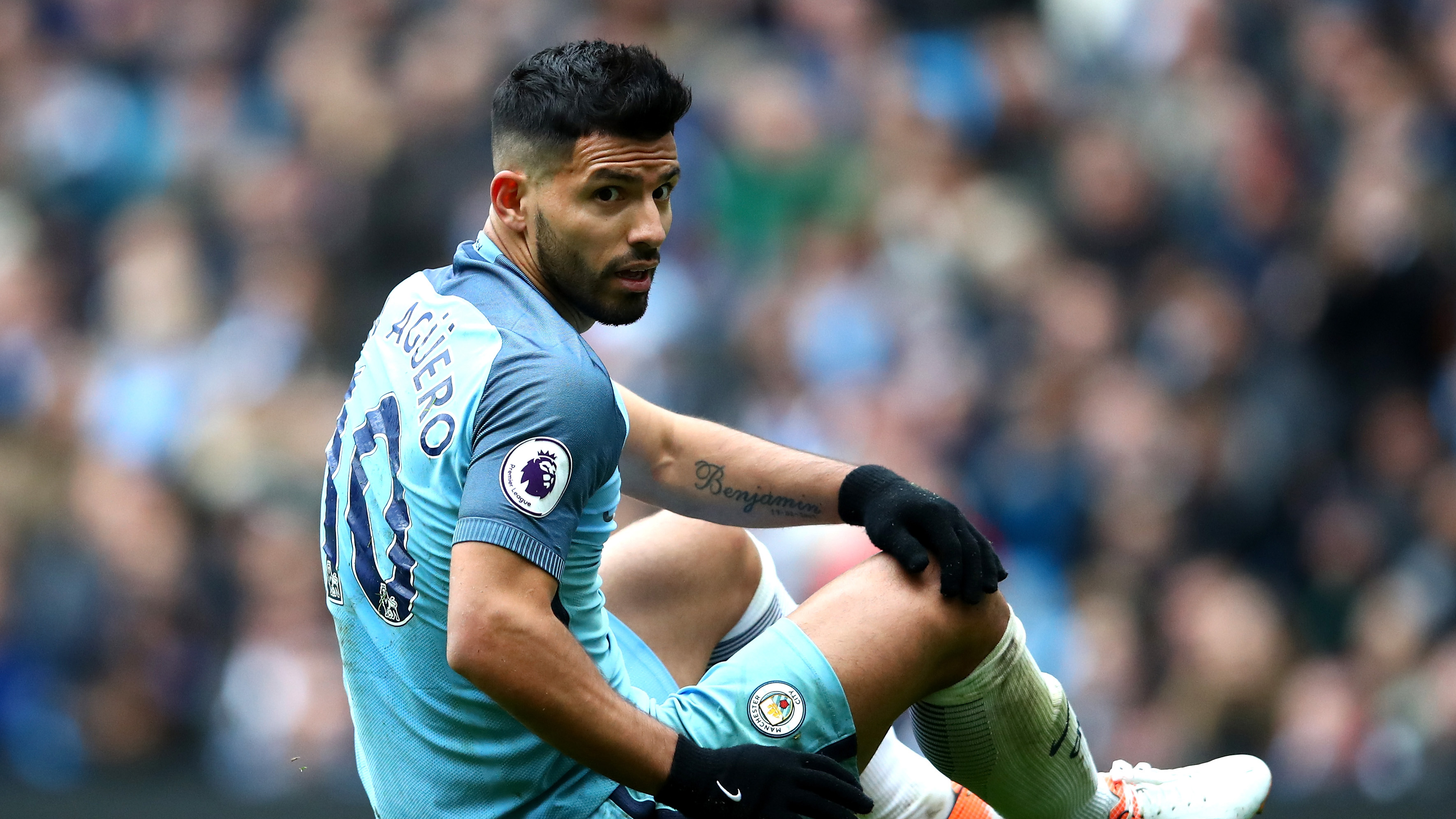 Aguero nhận án phạt cấm thi đấu 4 trận.