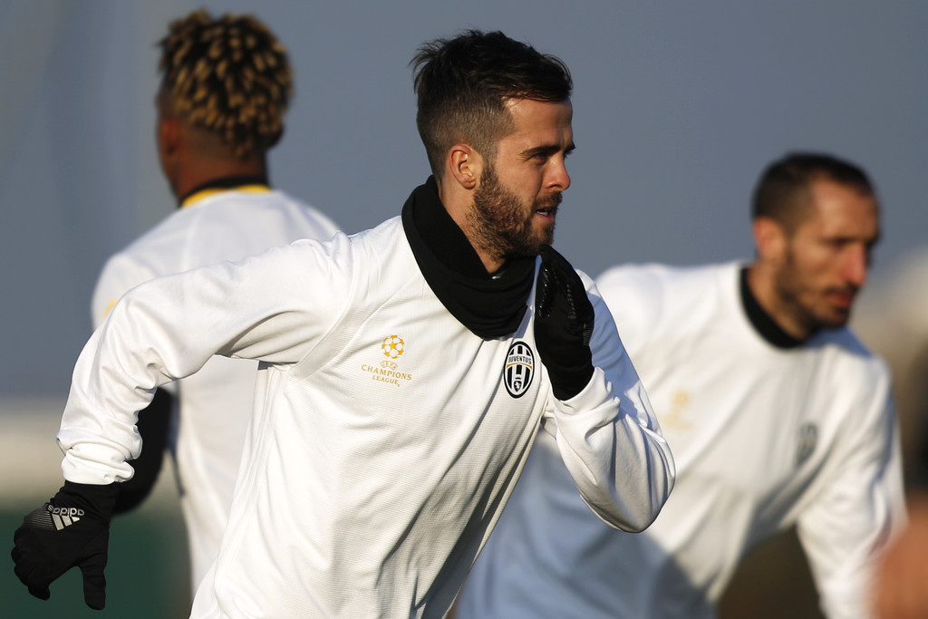 Miralem Pjanic vẫn đang hòa nhập tốt ở Juventus, anh đã thi đấu toàn bộ 5 trận đã qua ở Champions League, ghi được 1 bàn và kiến tạo 1 lần. Ảnh: Zimbio.