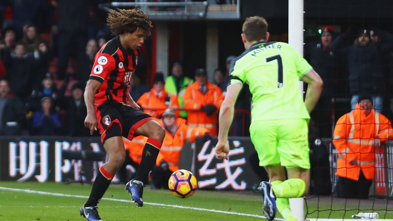 Liverpool mắc sai lầm nghiêm trọng trong trận thua Bournemouth.