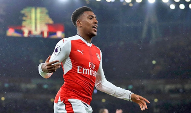 Iwobi bị chính CĐV Arsenal nhắn tin có nội dung phân biệt chủng tộc. Ảnh: Express.