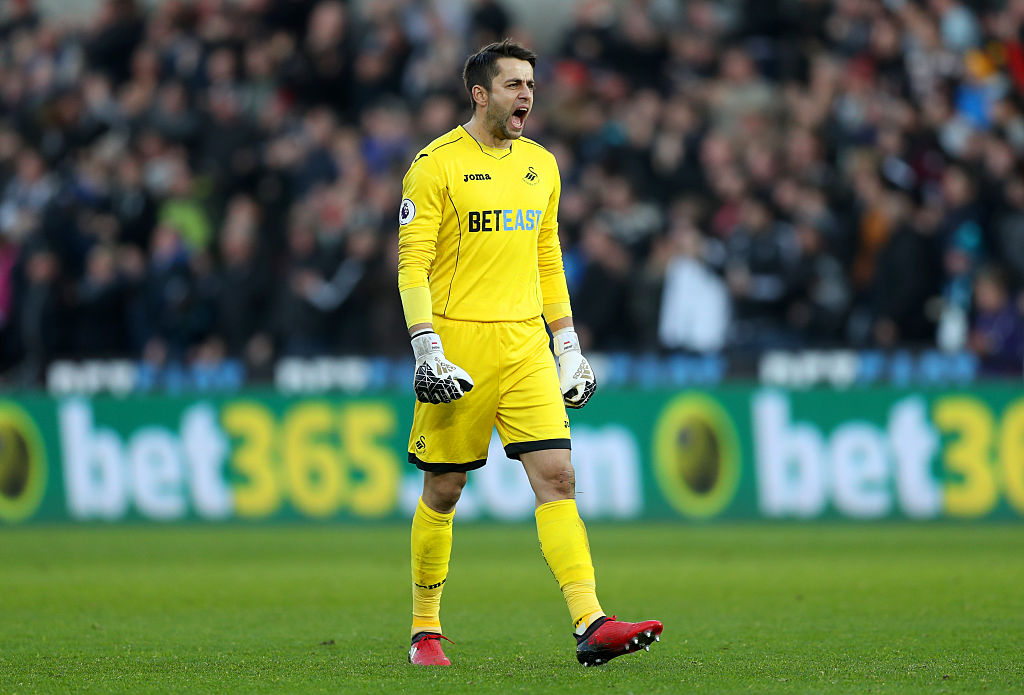 16. Lukas Fabianski - CLB: Swansea - Số lần thành công ở vị trí hậu vệ quét: 14. Ảnh: Squawka.