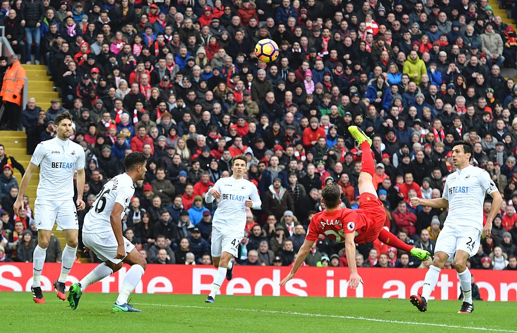 Lallana là cầu thủ rất quan trọng với Liverpool trong mùa giải này. Ảnh: Squawka.