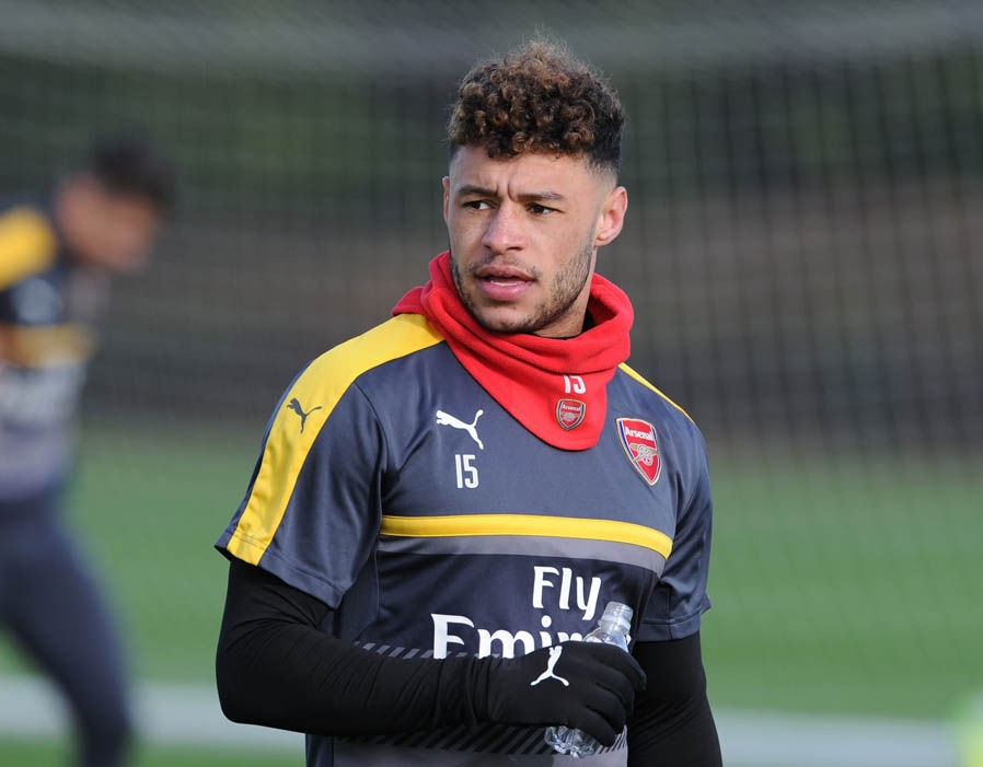 Các cầu thủ Arsenal có nhiệm vụ ngăn chặn đà thăng tiến của Chelsea. Ảnh: Express.