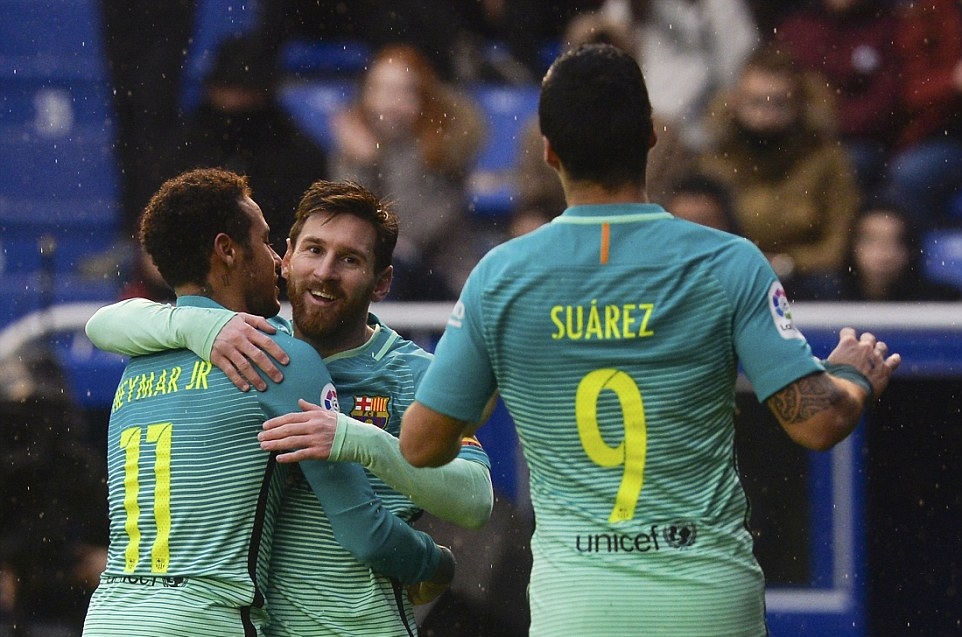 Anh giúp Barca có bàn thắng thứ 4 chỉ ít phút sau đó. Ảnh: Daily Mail.