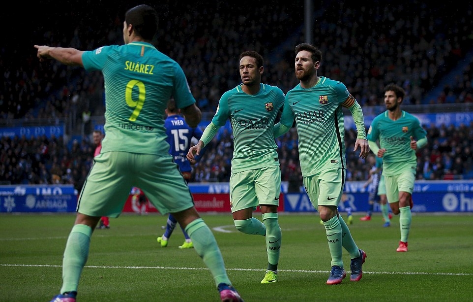 Suarez có cú đúp cho riêng mình ở phút 68. Ảnh: Daily Mail.