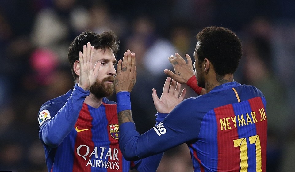 Messi không mắc sai lầm nào, lập cú đúp giúp Barca giành thắng lợi chật vật. Ảnh: Daily Mail.