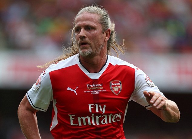 Petit cho rằng Arsenal nên cải tổ mạnh mẽ đội hình từ mùa sau. Ảnh: Daily Mail.