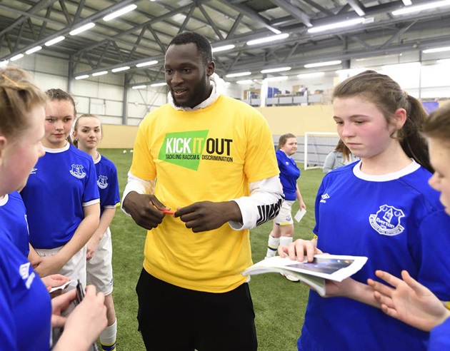 Gặp gỡ những người trẻ tài năng của CLB. Ảnh: Express.