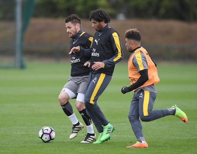 Elneny rất tích cực tham gia vào các tình huống tranh chấp. Ảnh: Express.