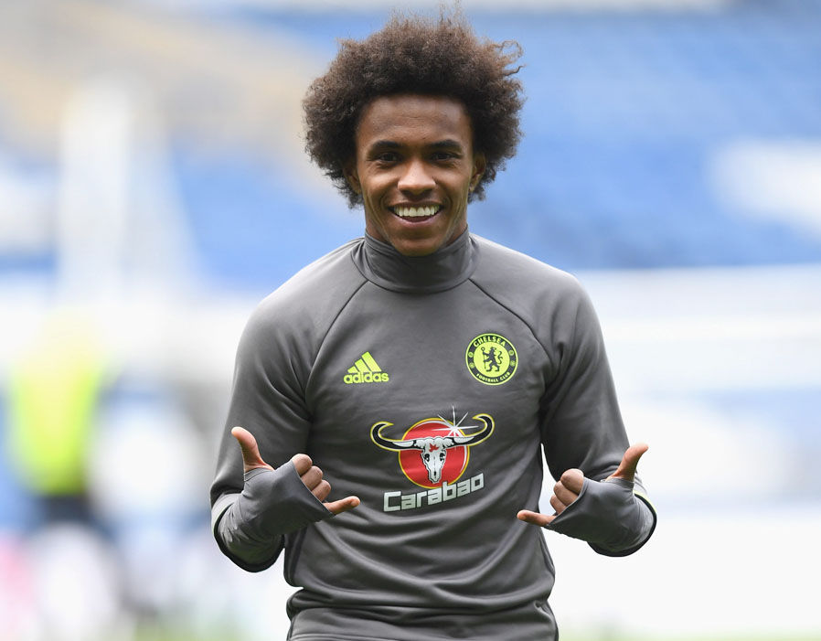 Willian tạo dáng vui vẻ trước ống kính. Ảnh: Express.