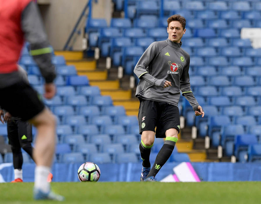 Nemanja Matic đang thi đấu tốt khi đá cặp bên cạnh Kante. Ảnh: Express.