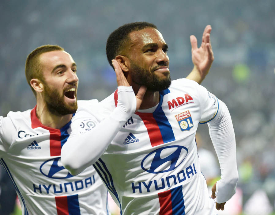 Alexandre Lacazette (Lyon). Ảnh: Express.