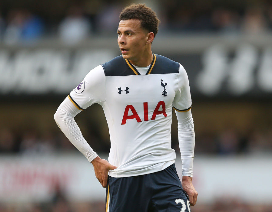 Tiền vệ trung tâm: Dele Alli - Tottenham Hotspur - Giá trị chuyển nhượng: 34 triệu bảng. Ảnh: Express.