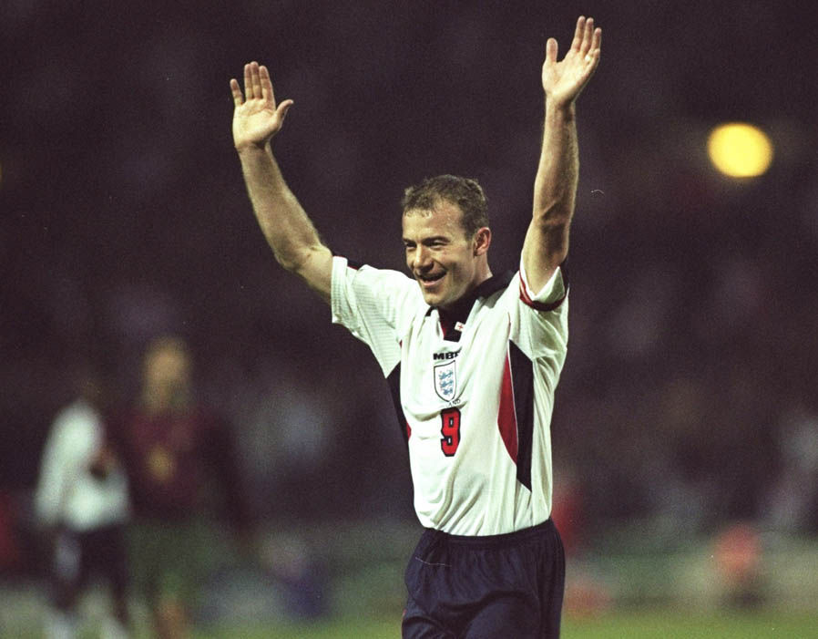 Tiền đạo: Alan Shearer. Ảnh: Express.