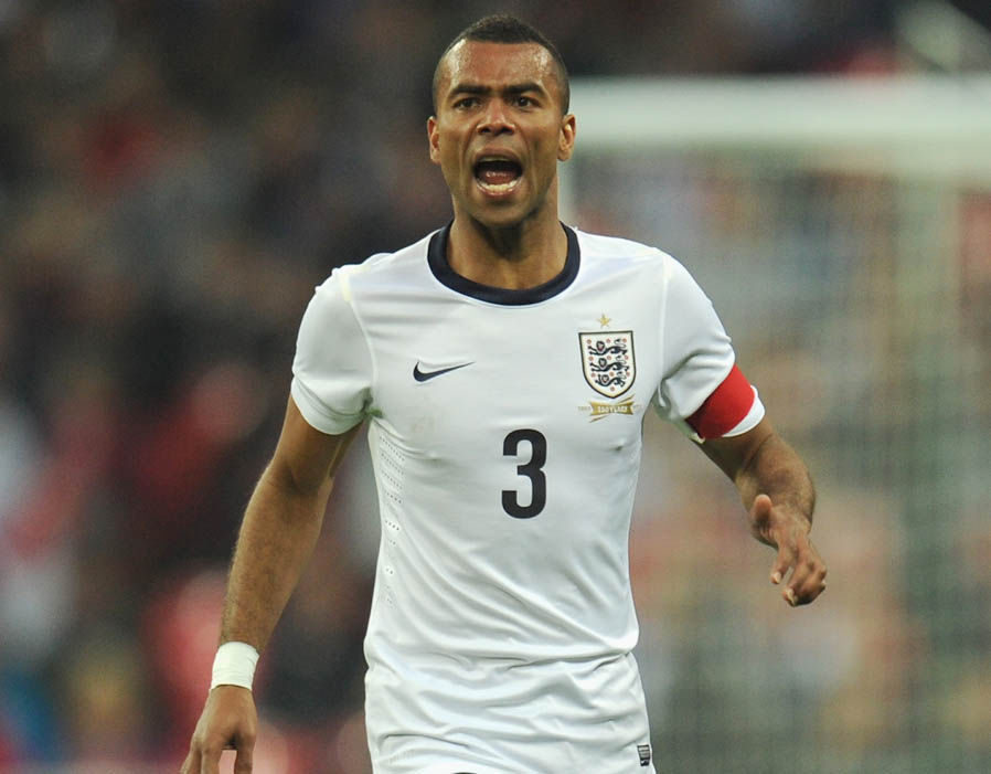 Hậu vệ trái: Ashley Cole. Ảnh: Express.