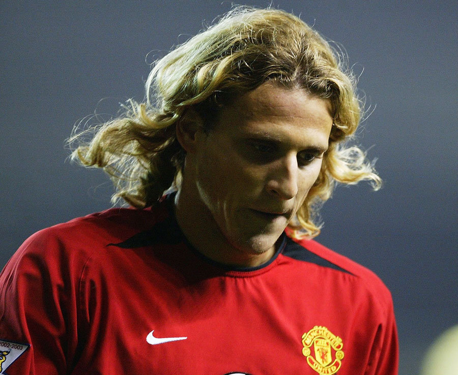 Diego Forlan - Một tiền đạo nổi danh của Inter Milan và Atletico Madrid nhưng trước đó không thể hiện được nhiều với Quỷ đỏ, trong 27 trận đầu tiên cho đội bóng, anh hoàn toàn tịt ngòi. Ảnh: Daily Star.