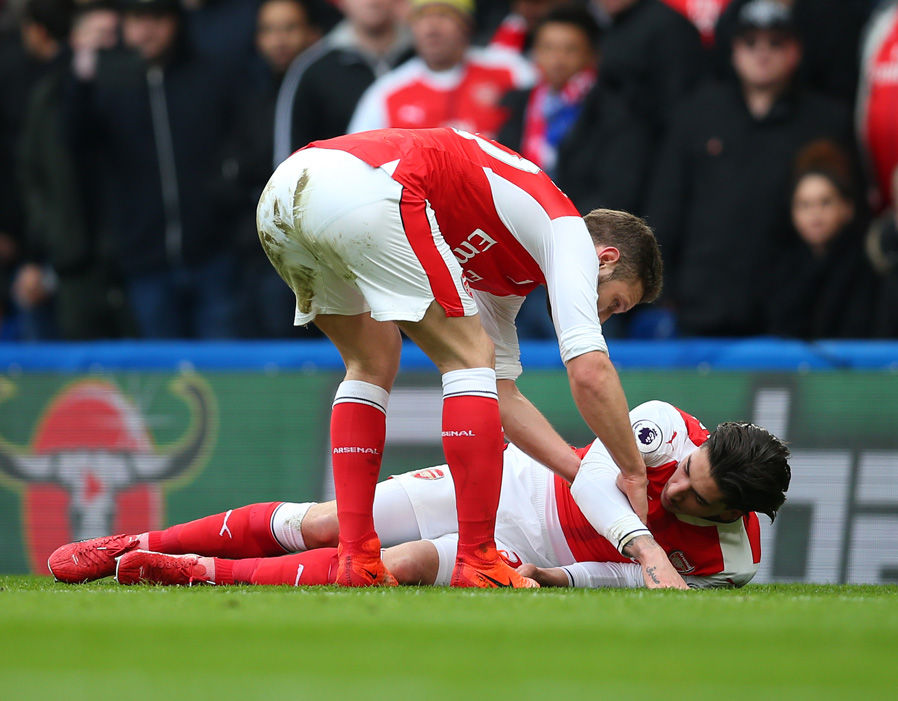 Arsenal - Tổng số ngày các cầu thủ vắng mặt: 10.285, tương đương 28,2 năm. Ảnh: Express.