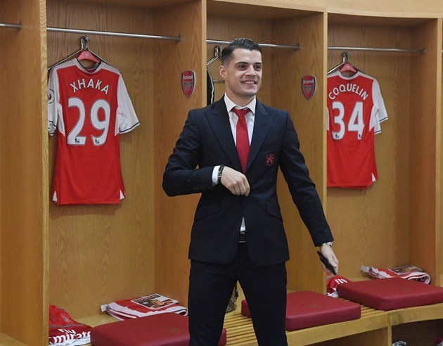 Granit Xhaka tỏ ra rất thoải mái. Ảnh: Express.
