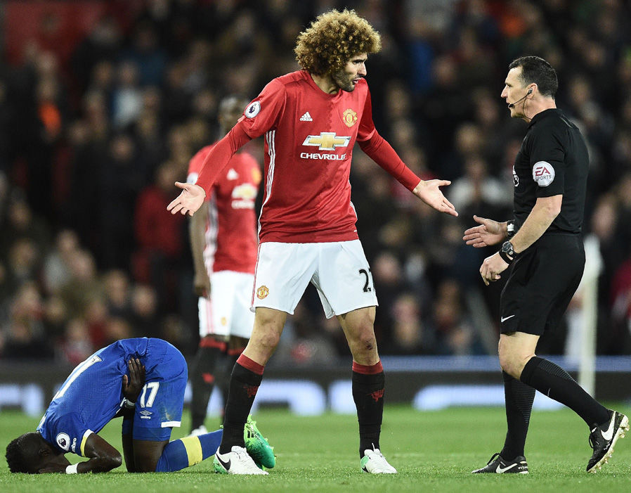 Marouane Fellaini - 5 - Có cố gắng nhưng không mang lại hiệu quả. Ảnh: Express.