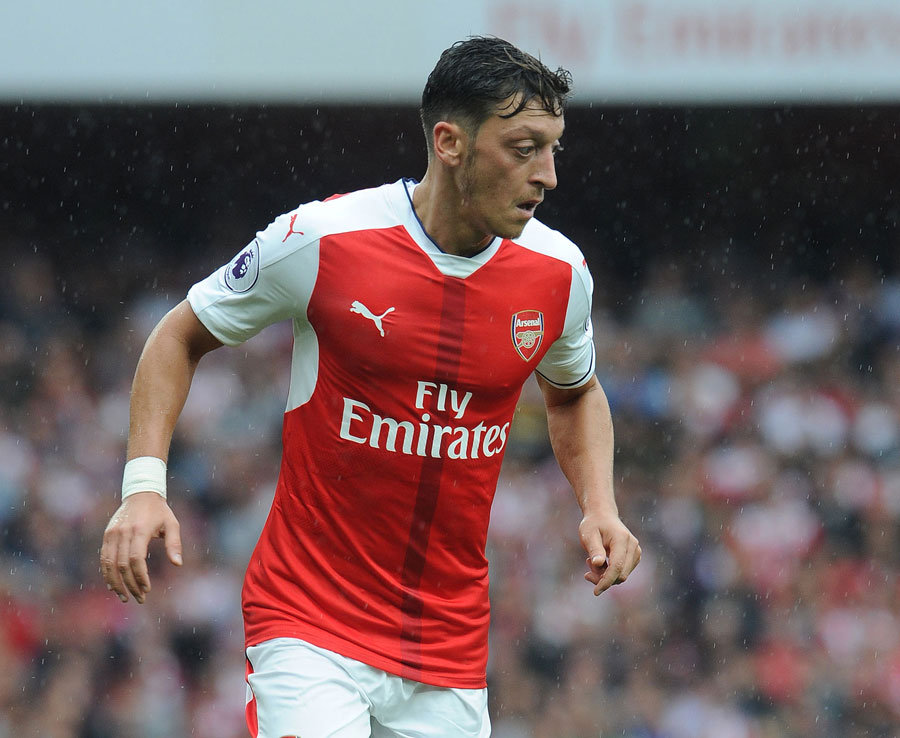 1. Mesut Oezil - 140.000 bảng/tuần. Ảnh: Daily Star.