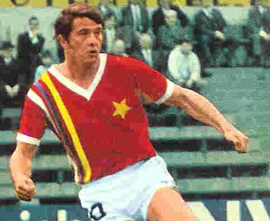 Ivan Mraz (Slovan Bratislava, Sparta Prague, Dukla Prague) - 0,82 bàn/trận (18 bàn trong 22 trận). Ảnh: Daily Star.