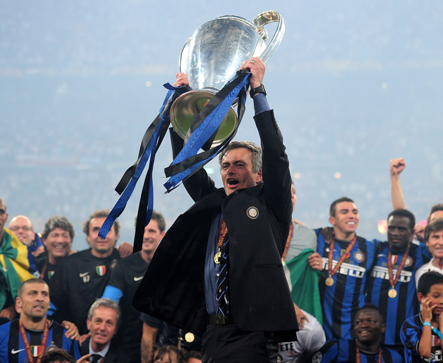 Mourinho đã vô địch Champions League 2 lần. Wenger giúp Arsenal có mặt ở Champions League trong 19 mùa giải liên tiếp nhưng chưa từng lên ngôi, chỉ vào chung kết 1 lần. Ảnh: Daily Star