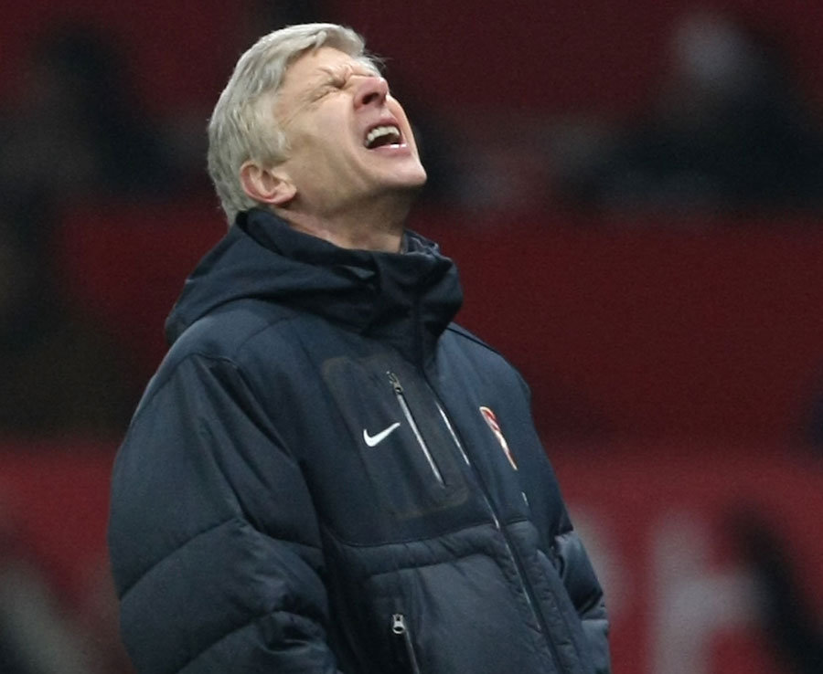 Lần cuối Wenger vô địch Ngoại hạng Anh là năm 2004, nhưng kể từ đó Mourinho đã có 6 chức vô địch quốc gia. Nói về thống kê này, thật sự không thể so sánh giữa hai người. Ảnh: Daily Star