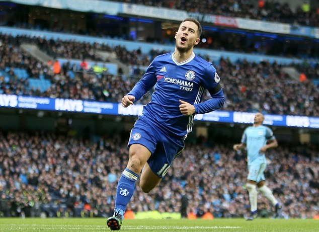 Hazard đang dần rời Chelsea? Ảnh: Daily Mail.