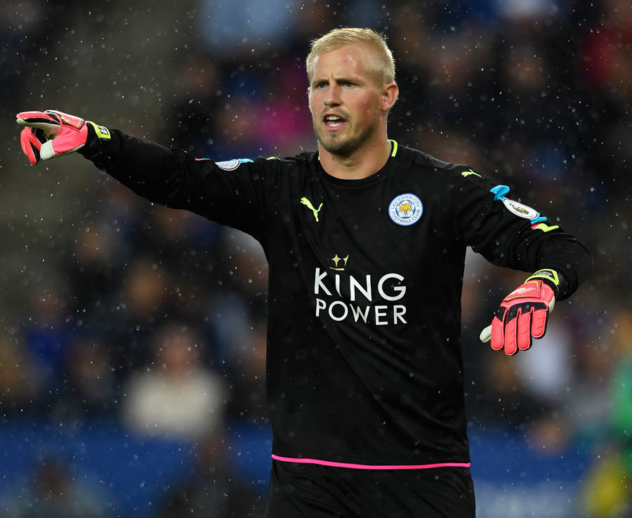 9. Kasper Schmeichel (Leicester City) - 46.500 lượt ủng hộ. Ảnh: Daily Star.