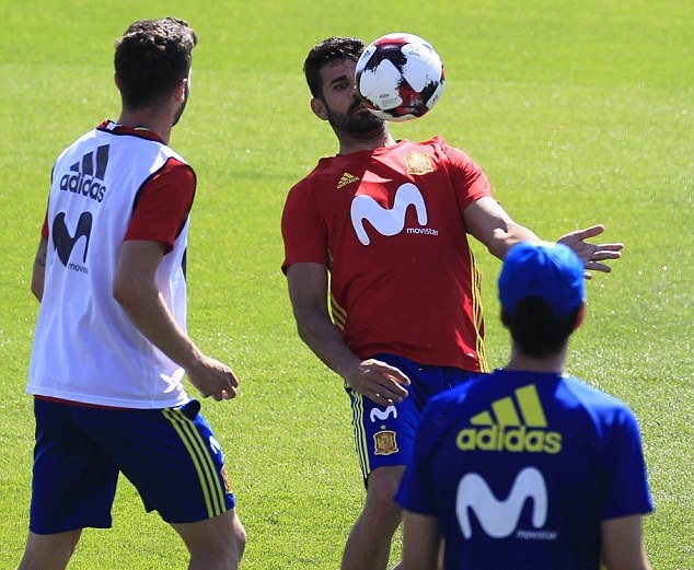 Diego Costa tập luyện nghiêm túc. Ảnh: Daily Mail.
