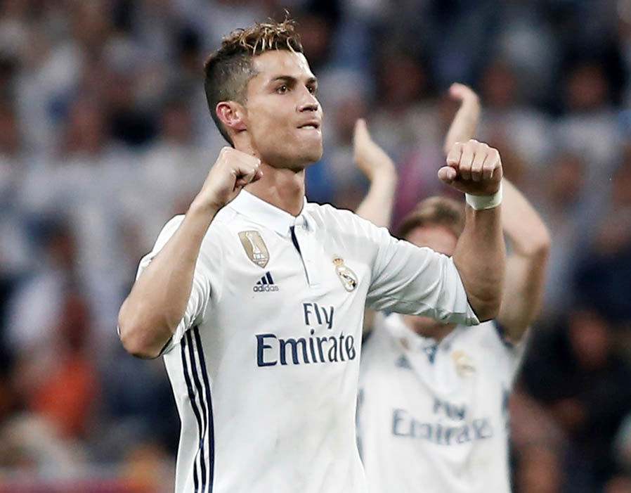 1. Cristiano Ronaldo - 99,4 triệu bảng (112,4 triệu euro). Ảnh: Express.