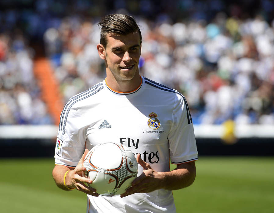 Tiền vệ trái: Gareth Bale - Phí chuyển nhượng: 85,3 triệu bảng từ Tottenham Hotspur năm 2013. Ảnh: Express.